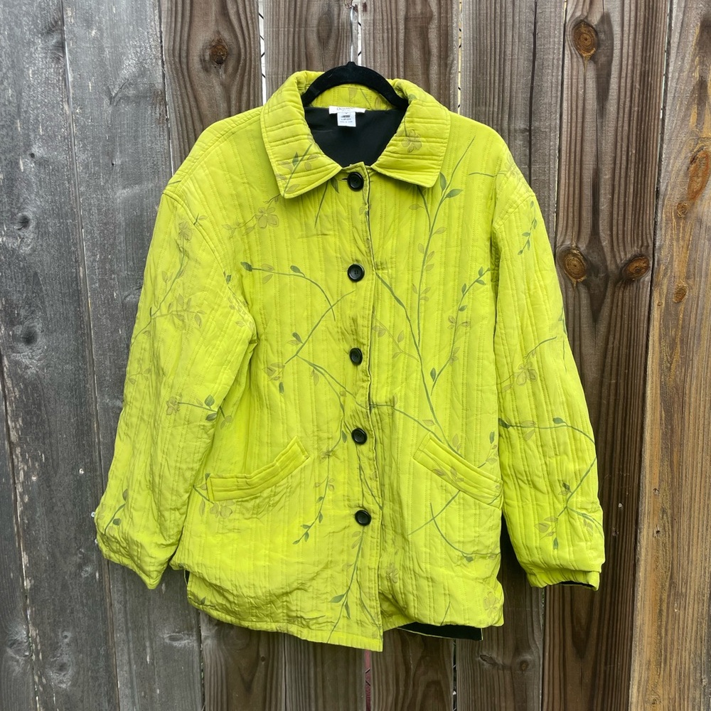 Versatile Green Utility Jacket for Everyday Wear